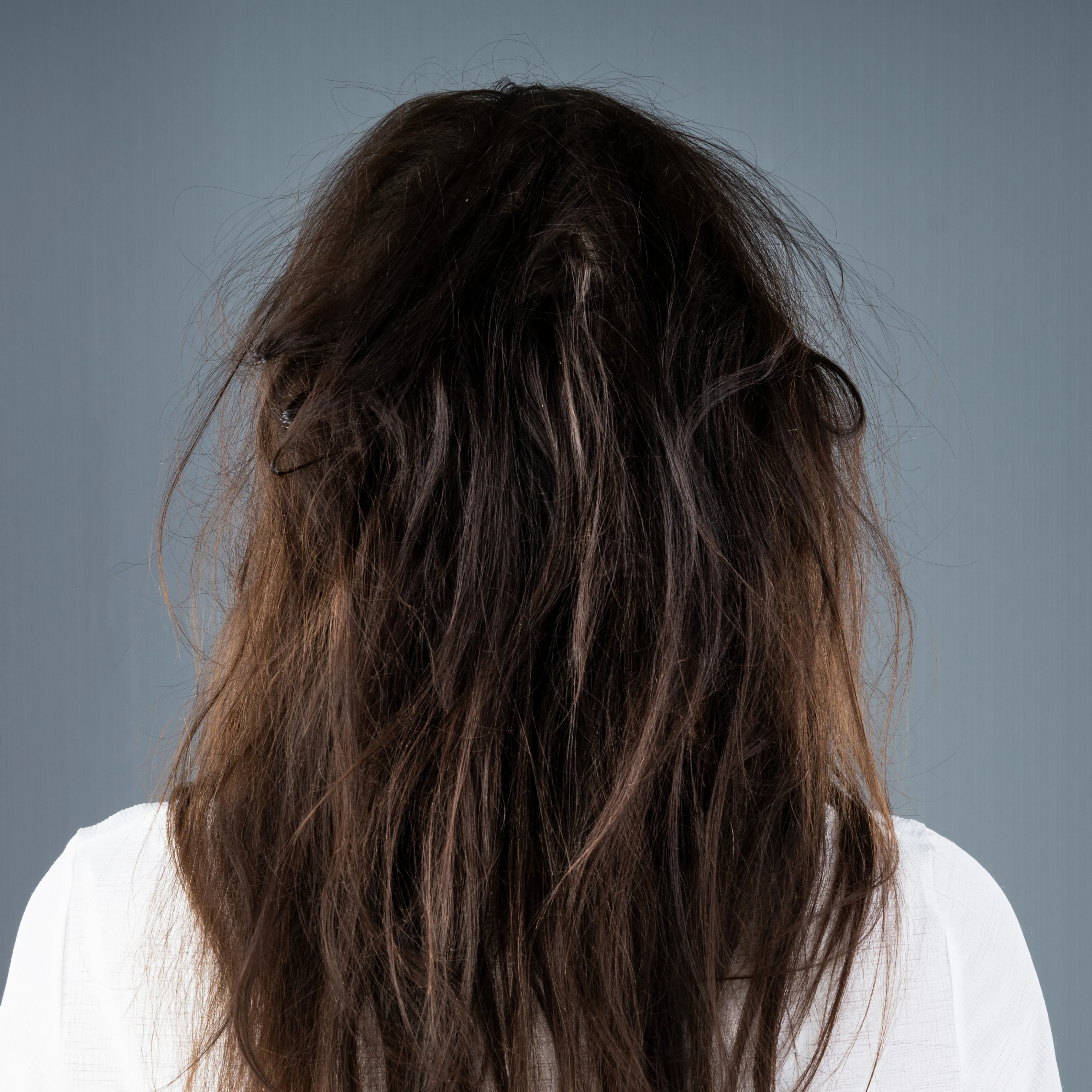 high hardness water makes frizzy hair